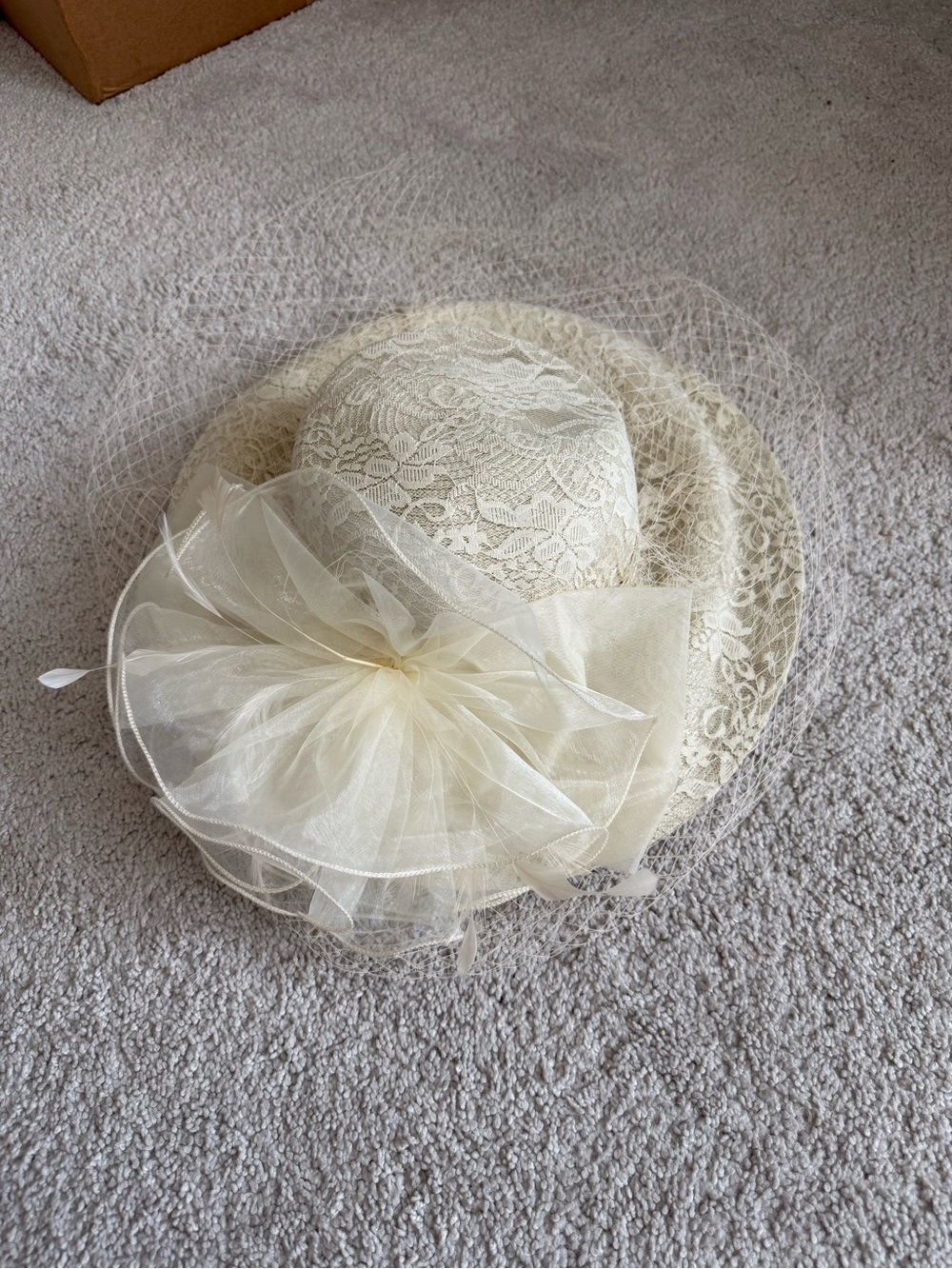 Vintage Ivory Lace Church Hat w/ Veil & Organza Bow Women’s Dress Fascinator